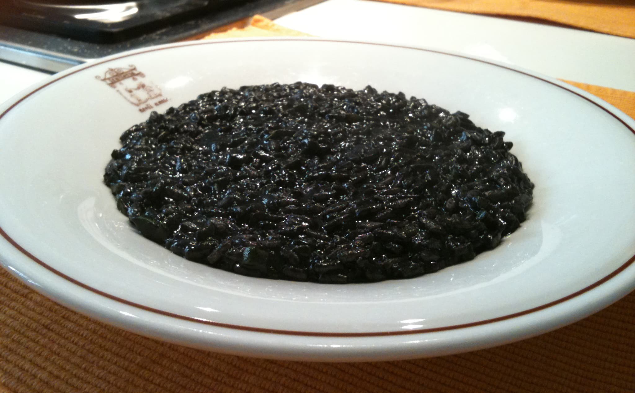 本格イカ墨リゾットのレシピ|黒いヴェネツィアの郷土料理